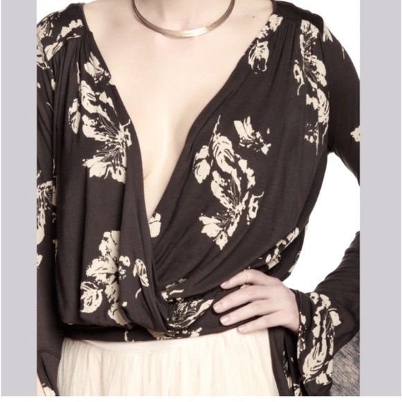 FREE PEOPLE Women’s Floral Bell Sleeve Wrap Top SZ: M - Picture 1 of 7